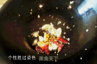 青椒藕片的做法步骤：2
