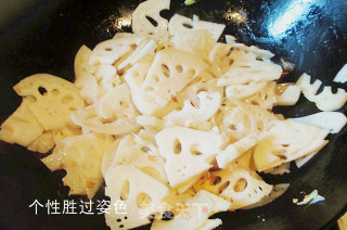 青椒藕片的做法步骤：3