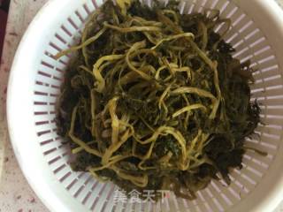 雪菜炒鸡蛋的做法步骤：1