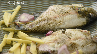鲜鱼汤的做法步骤：2