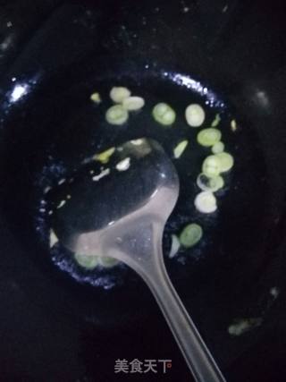木耳炒鸡蛋的做法步骤：3