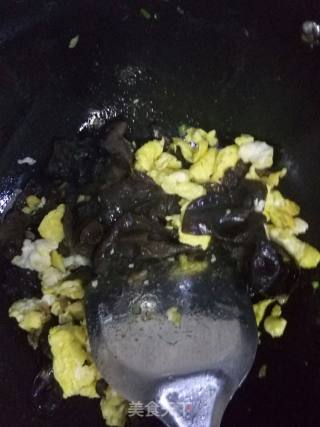 木耳炒鸡蛋的做法步骤：5