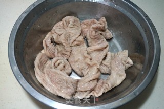 【北京】砂锅肥肠的做法步骤：1