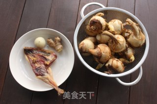 【广东】茨菇焖腊鸭腿的做法步骤：1