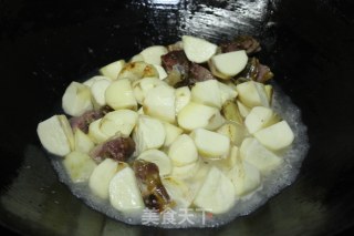 【广东】茨菇焖腊鸭腿的做法步骤：7
