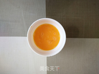 【东北】咸蛋黄炒饭的做法步骤：2