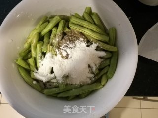 【山西】挂糊炸豆角（即裹粉干炸四季豆-年夜饭最受欢迎的小吃）的做法步骤：3