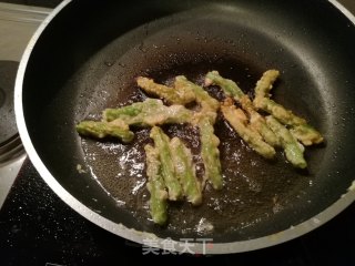 【山西】挂糊炸豆角（即裹粉干炸四季豆-年夜饭最受欢迎的小吃）的做法步骤：8