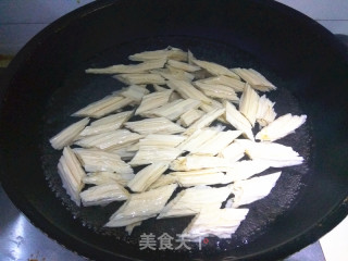 【东北】芹菜拌腐竹的做法步骤：3
