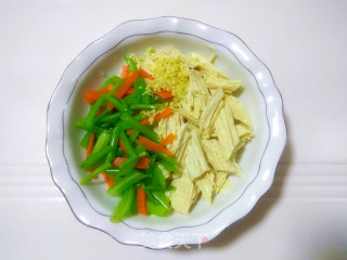【东北】芹菜拌腐竹的做法步骤：5