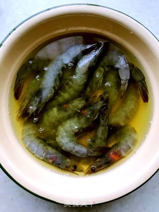 【广东】茶香虾的做法步骤：3