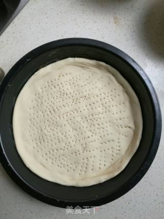 熏火腿肉披萨的做法步骤：1