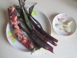 【湖北】腊肠炒菜薹的做法步骤：1