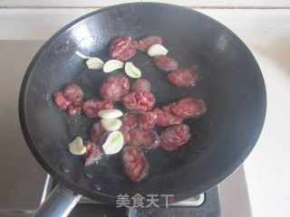 【湖北】腊肠炒菜薹的做法步骤：3
