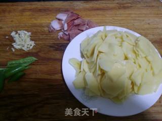 【东北】家常炒土豆片的做法步骤：1