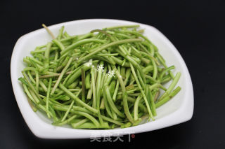 江西黎蒿炒腊肉的做法步骤：1