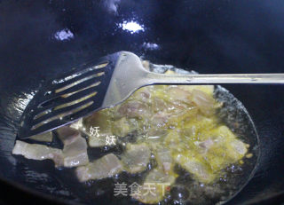 江西黎蒿炒腊肉的做法步骤：4