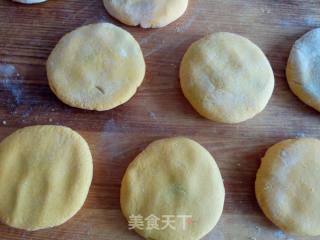 南瓜豆沙饼的做法步骤：4