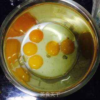 草莓奶油夹心蛋糕的做法步骤：3