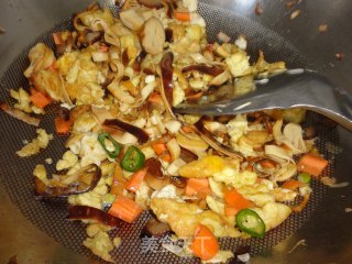 【东北】五香豆干炒腊肉的做法步骤：6