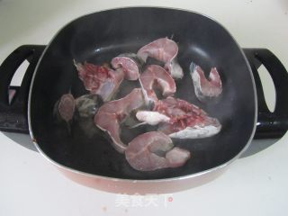 【湖北】财鱼焖藕的做法步骤：4
