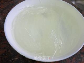 蒜蓉粉丝蒸墨鱼仔的做法步骤：3