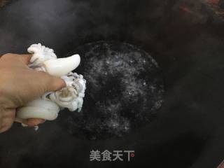 蒜蓉粉丝蒸墨鱼仔的做法步骤：4