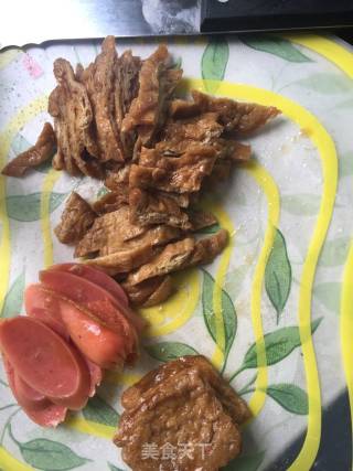 家常凉拌菜的做法步骤：1