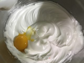 百香果草莓奶油杯子蛋糕的做法步骤：4