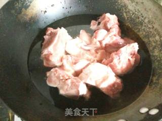 【苏州】茨菇烧大骨的做法步骤：1