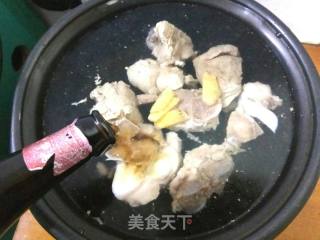 【苏州】茨菇烧大骨的做法步骤：2