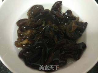 【天津】蒜薹炒鸡蛋的做法步骤：1