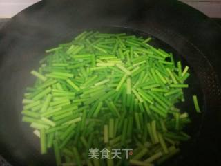 【天津】蒜薹炒鸡蛋的做法步骤：4
