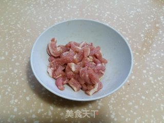 【台州】香菜炒肉丝的做法步骤：1