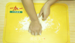 快过年了 学蒸枣花馒头吧的做法步骤：5