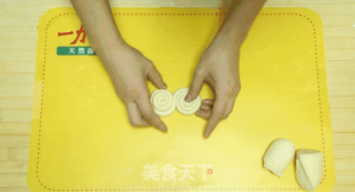 快过年了 学蒸枣花馒头吧的做法步骤：8