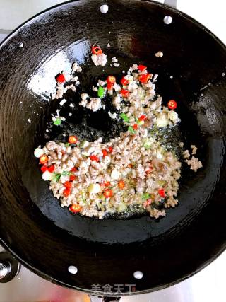 【宁波】肉末雪豆炒香干的做法步骤：4