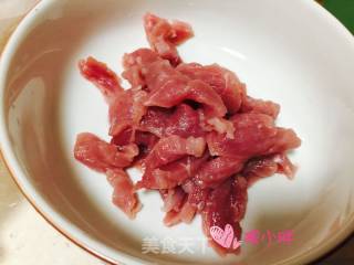 嫩肉盖饭的做法步骤：1