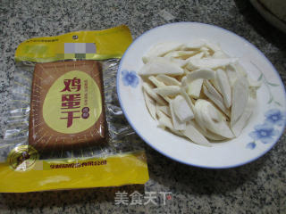 【宁波】鸡蛋干炒茭白的做法步骤：1