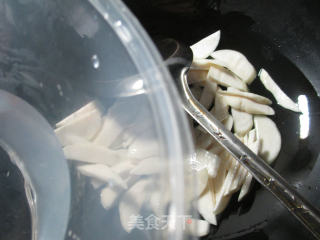 【宁波】鸡蛋干炒茭白的做法步骤：4