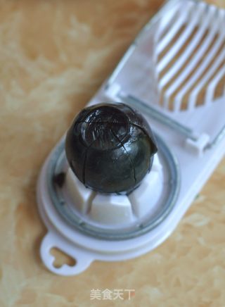 【山西】鸡蛋干拌皮蛋的做法步骤：1