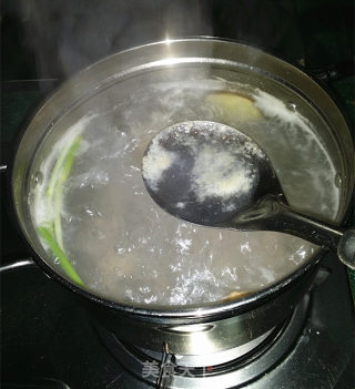 【江苏】青萝卜排骨汤的做法步骤：3
