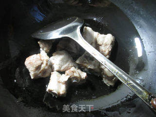 【宁波】魔芋白菜煮排骨的做法步骤：3