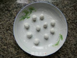 蛋酒小汤圆的做法步骤：2