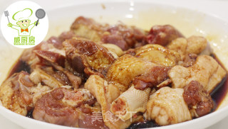 芋头焖鸭，鸭肉这样做才软烂好嚼易吸收│威厨艺的做法步骤：2