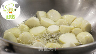 芋头焖鸭，鸭肉这样做才软烂好嚼易吸收│威厨艺的做法步骤：4