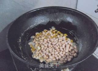 【东北】油炸花生米的做法步骤：2