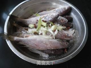 【东北】油炸小黄花的做法步骤：4