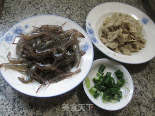 【宁波】面筋炒河虾的做法步骤：1
