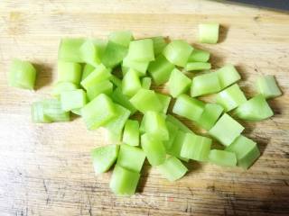 【苏州】花生米拌豆干儿的做法步骤：2